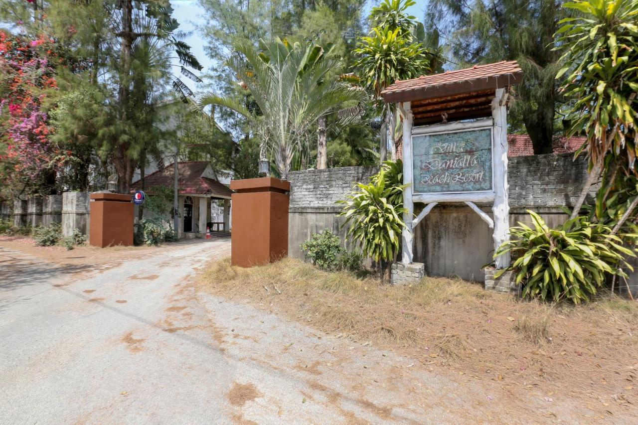 Villa Danialla Beach Resort Kampong Ayer Terjun Pinang Extérieur photo