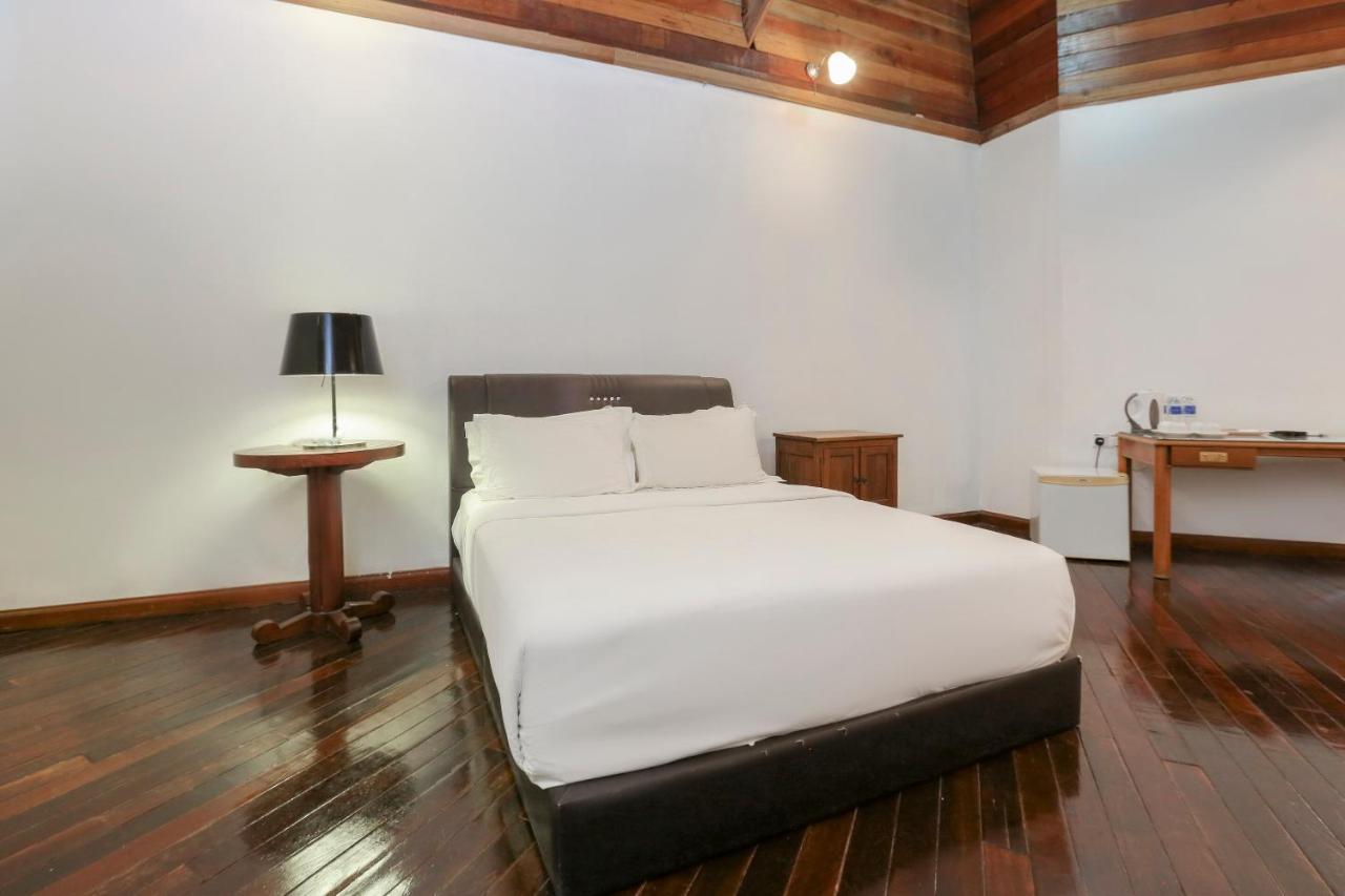 Villa Danialla Beach Resort Kampong Ayer Terjun Pinang Extérieur photo
