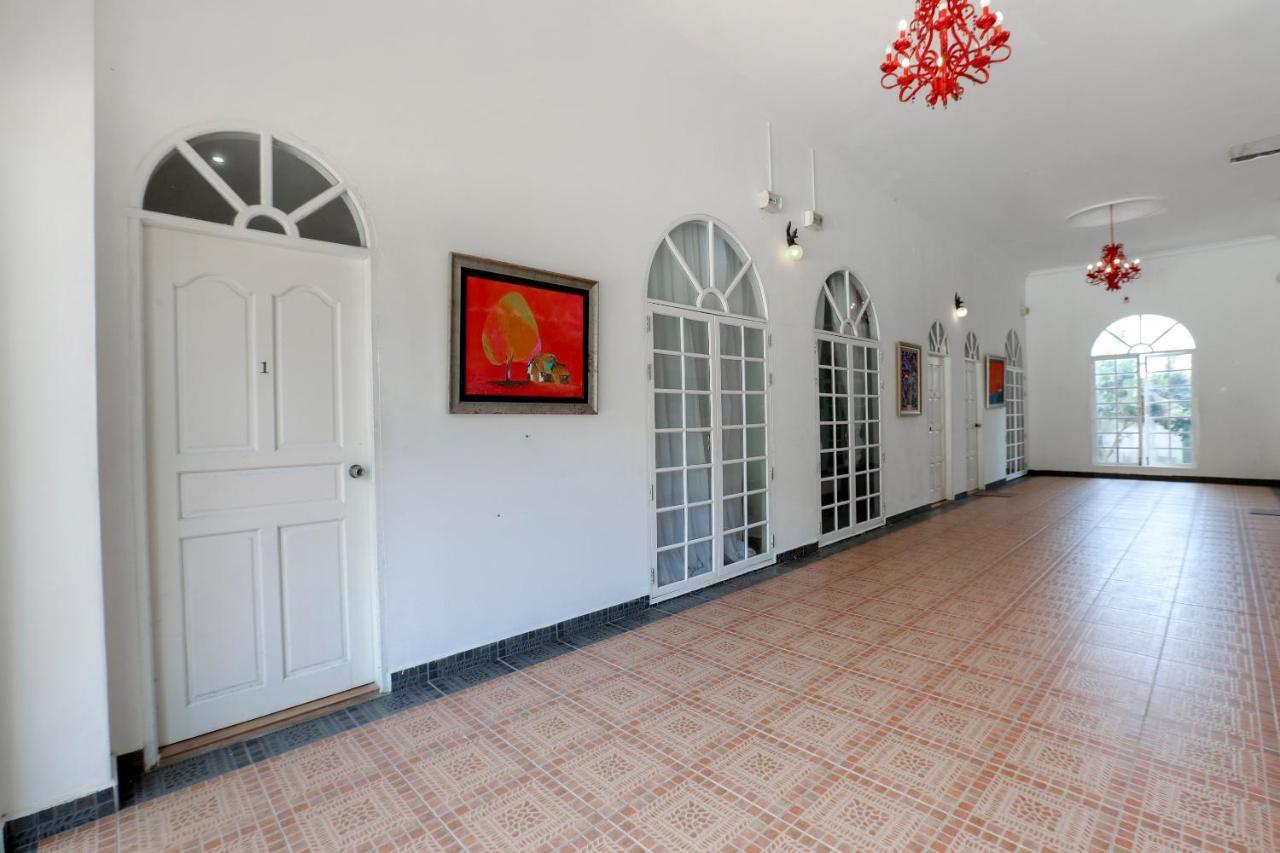 Villa Danialla Beach Resort Kampong Ayer Terjun Pinang Extérieur photo