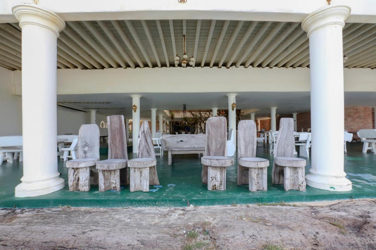 Villa Danialla Beach Resort Kampong Ayer Terjun Pinang Extérieur photo