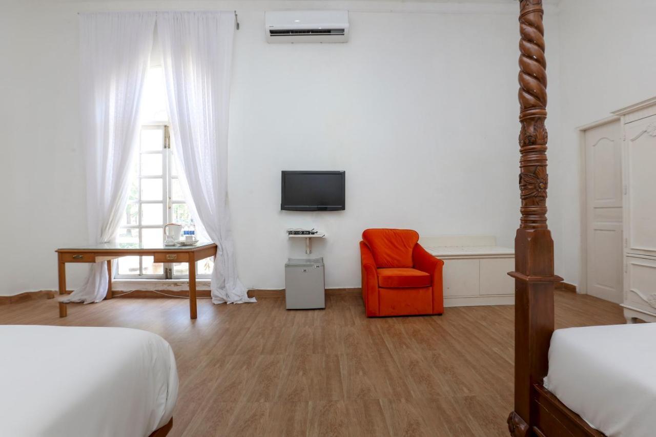 Villa Danialla Beach Resort Kampong Ayer Terjun Pinang Extérieur photo